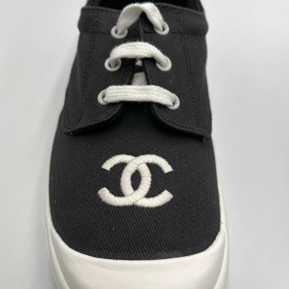 CHANEL Monochrome Canvas Sneakers - Picture 5 of 6